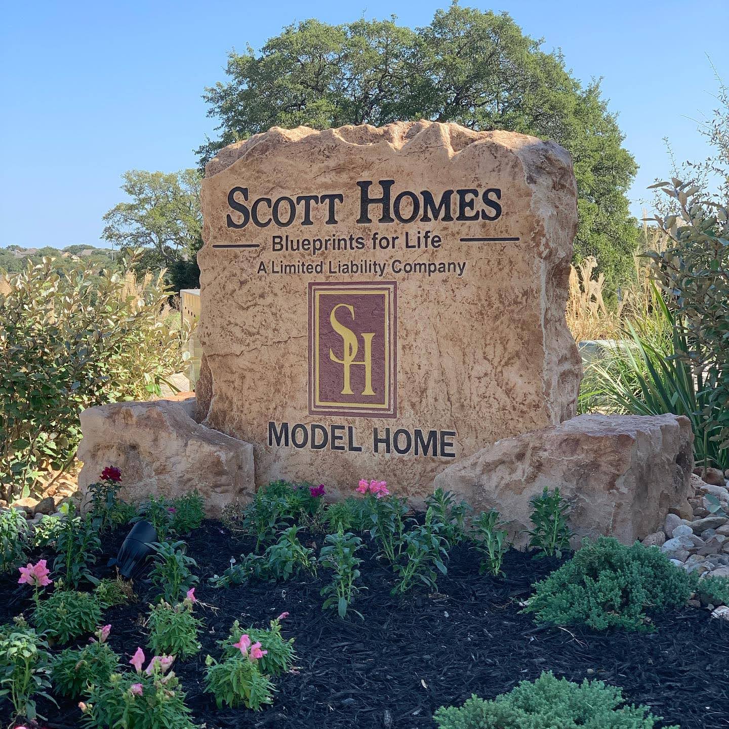 Custom commercial sign made of cultured stone in Houston by Bedrock Boulders