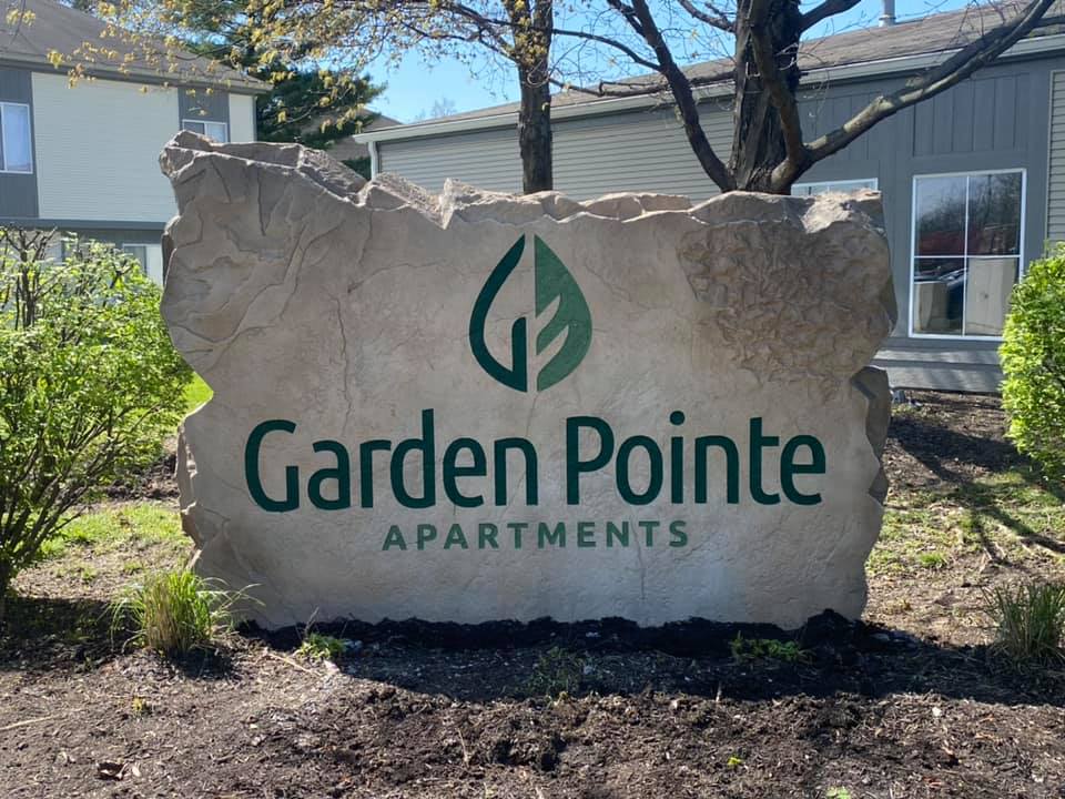 Custom commercial sign made of cultured stone in Houston by Bedrock Boulders